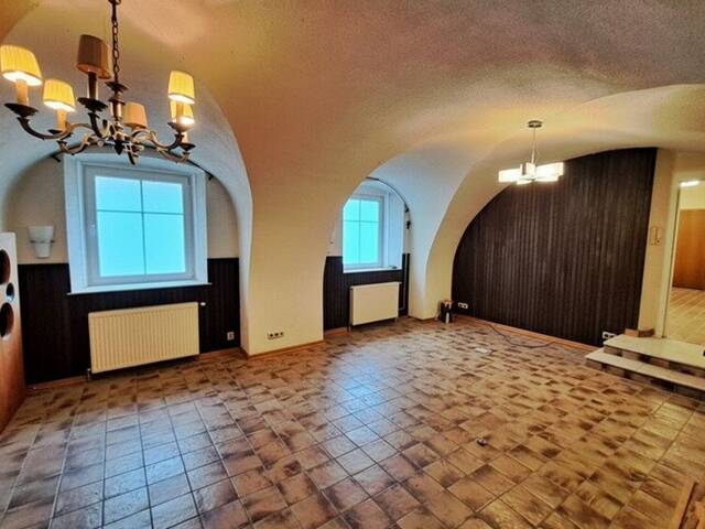 Immobilie in Tribuswinkel - Beindruckender HAUSANTEIL/ im WE - Altehrwürdiges Ambiente - in Tribuswinkel/ Baden bei Wien - eigene Terrasse & Grünfläche - Poolmitbenützung! - Bild 1