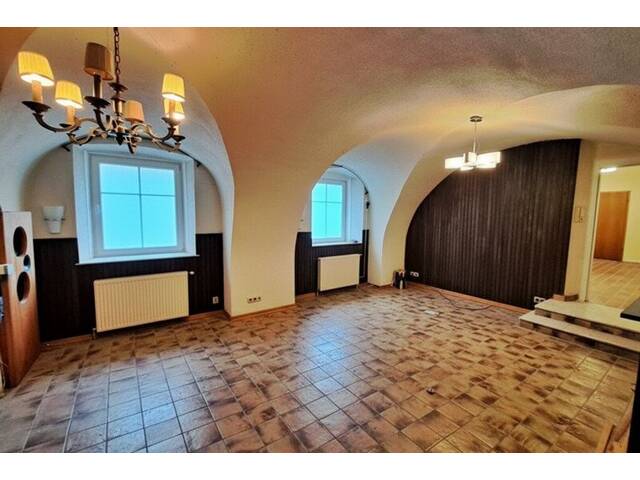 Immobilie in Tribuswinkel - Beindruckender HAUSANTEIL/ im WE - Altehrwürdiges Ambiente - in Tribuswinkel/ Baden bei Wien - eigene Terrasse & Grünfläche - Poolmitbenützung! - Bild 4