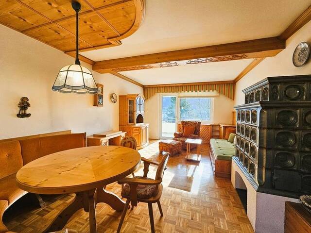 Immobilie in Pinsdorf - Komplett möblierte 3-Zimmer-Wohnung mit sonniger Loggia und Gebirgsblick - Bild 1