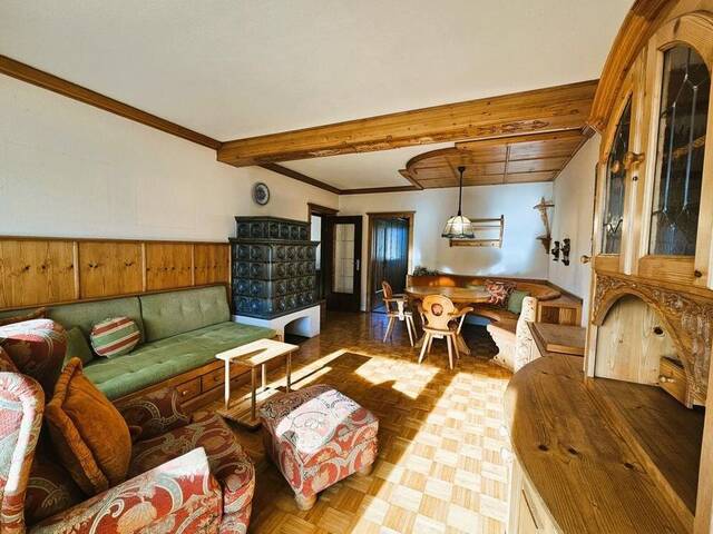 Immobilie in Pinsdorf - Komplett möblierte 3-Zimmer-Wohnung mit sonniger Loggia und Gebirgsblick - Bild 2