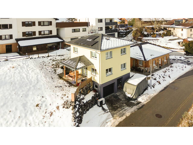 Immobilie in Nenzing - Tolles Einfamilienhaus in Hanglage mit Keller und Garage - Bild 1