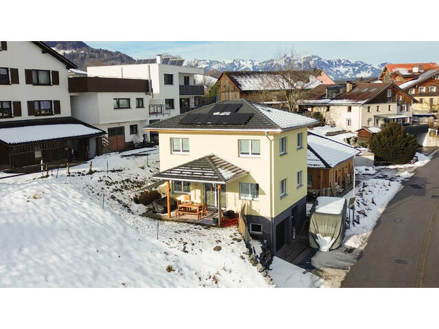 Immobilie in Nenzing - Tolles Einfamilienhaus in Hanglage mit Keller und Garage - Bild 2