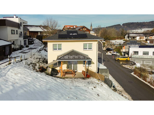 Immobilie in Nenzing - Tolles Einfamilienhaus in Hanglage mit Keller und Garage - Bild 3