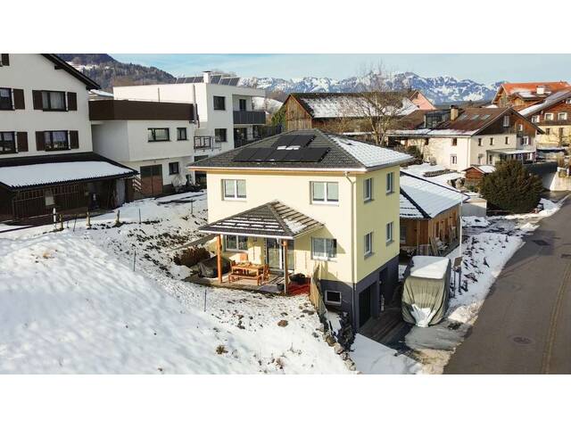 Immobilie in Nenzing - Tolles Einfamilienhaus in Hanglage mit Keller und Garage - Bild 2