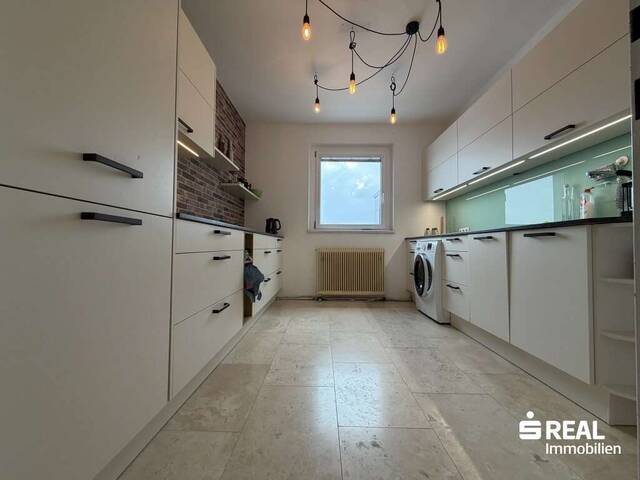 Immobilie in Wels - Helle 3-Zimmer-Wohnung mit Loggia in Wels - Ihr neues Zuhause in der 10. Etage! - Bild 2