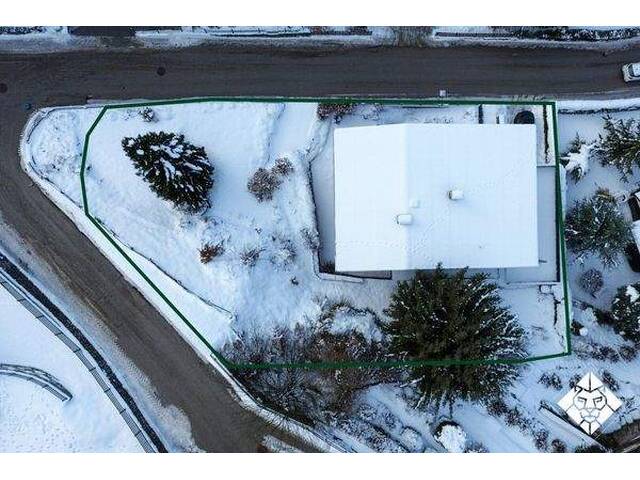 Immobilie in Wörgl - Attraktives Zweifamilienhaus mit Potenzial in begehrter Lage zu kaufen - Bild 2