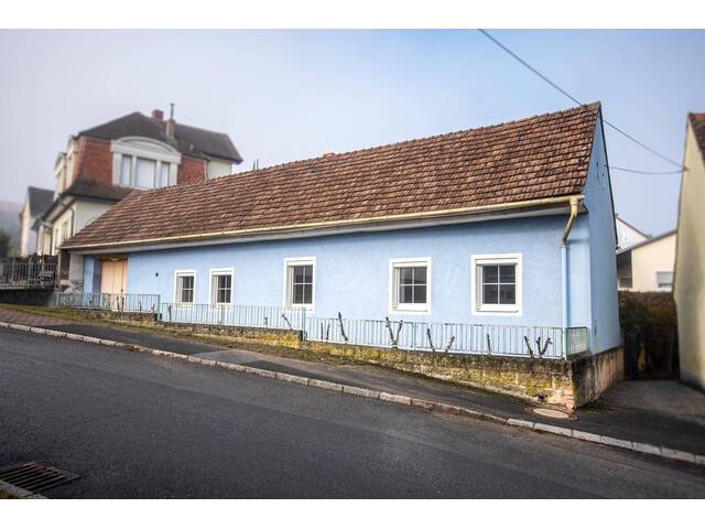 Immobilie in Großpetersdorf - Sanierungsbedürftiges Einfamilienhaus zentral gelegen! (Provisionsfrei) - Bild 1