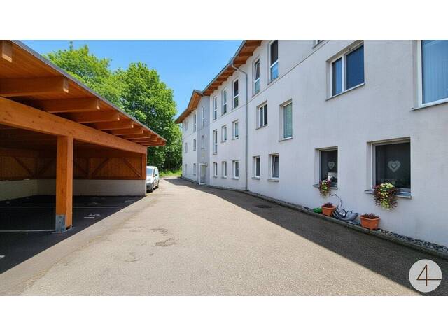 Immobilie in Lambach - Teilrenovierte Wohnung mit überdachten PKW Stellplatz - Bild 1