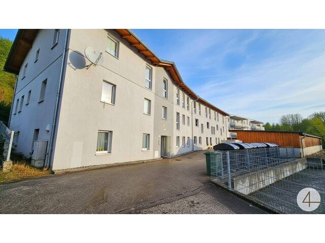 Immobilie in Lambach - Teilrenovierte Wohnung mit überdachten PKW Stellplatz - Bild 2