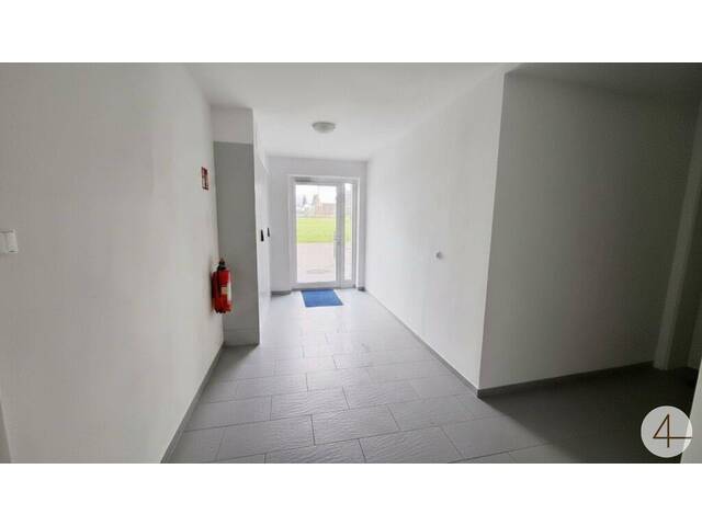 Immobilie in Lambach - Teilrenovierte Wohnung mit überdachten PKW Stellplatz - Bild 4