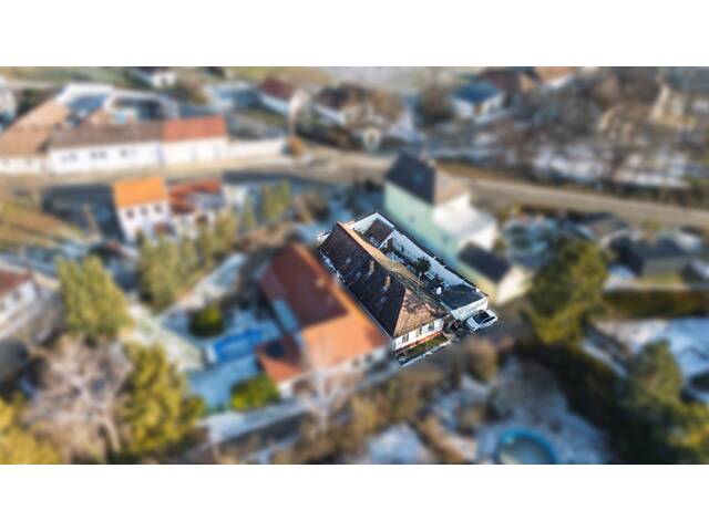 Immobilie in Karlsdorf - Attraktive Gelegenheit für Käufer mit Blick für Potenzial - Einfamilienhaus mit Nebengebäude in Karlsdorf - Bild 3