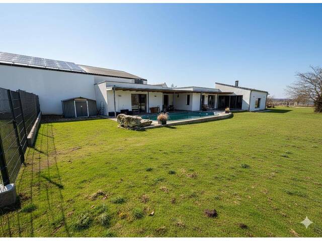 Immobilie in Breitenbrunn - Panoramablick über den Neusiedler See: Architekten Bungalow mit 140m² auf 1.102 m² Traumgrund - Bild 0