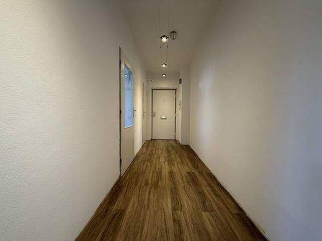 Immobilie in Vöcklamarkt - SCHNELLBEZUG! Leistbare 3-Zimmer-Wohnung mit Loggia und Kamin in ruhiger, zentraler Siedlungslage in Vöcklamarkt - Bild 1