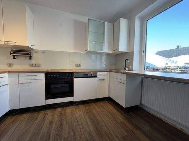 Immobilie in Vöcklamarkt - SCHNELLBEZUG! Leistbare 3-Zimmer-Wohnung mit Loggia und Kamin in ruhiger, zentraler Siedlungslage in Vöcklamarkt - Bild 3