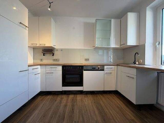 Immobilie in Vöcklamarkt - SCHNELLBEZUG! Leistbare 3-Zimmer-Wohnung mit Loggia und Kamin in ruhiger, zentraler Siedlungslage in Vöcklamarkt - Bild 4