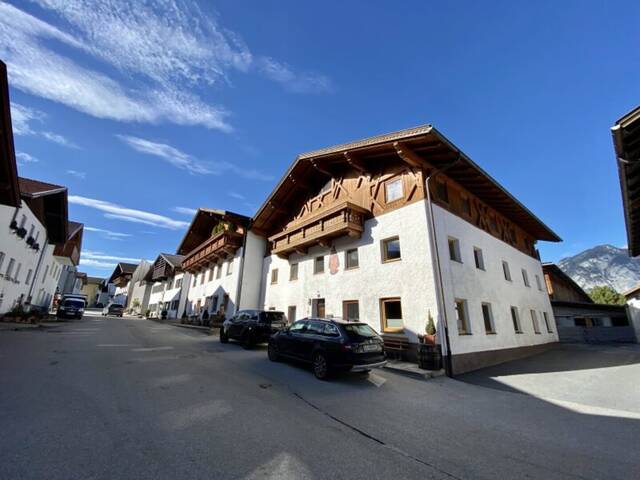 Immobilie in Götzens - Rarität ! Mehrfamilienhaus/Bauernhaus mit zwei separaten Wohnungen, Garage und viel Platz im wunderschönen Götzens! - Bild 0