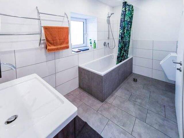 Immobilie in Oberhofen im Inntal - Traumlage mit großer Garage, Garten, Panoramaterrasse - Bild 0