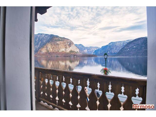 Immobilie in Hallstatt - Exklusives Wohnen in idyllischer Lage mit Seeblick - Traumhaus in Hallstatt mit 7 Zimmern, Garten, Balkon und Stellplätzen. - Bild 0