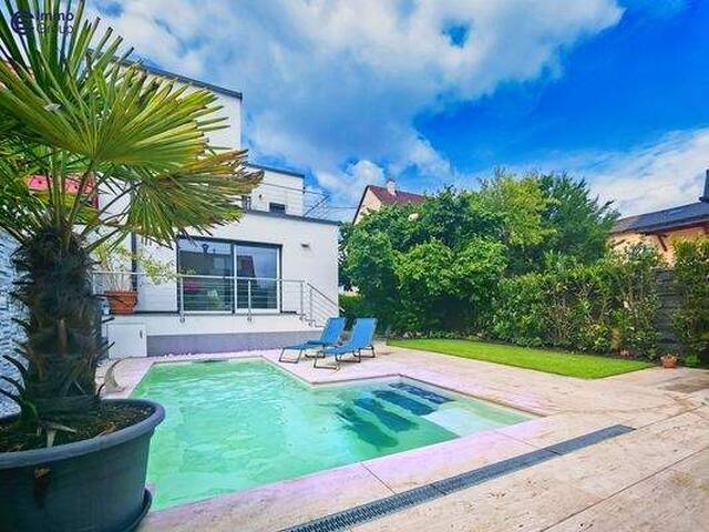 Immobilie in Traun - Exklusives Wohngefühl mit Pool, Zweiteinheit & Toplage - Ihr stilvoller Rückzugsort - Bild 1