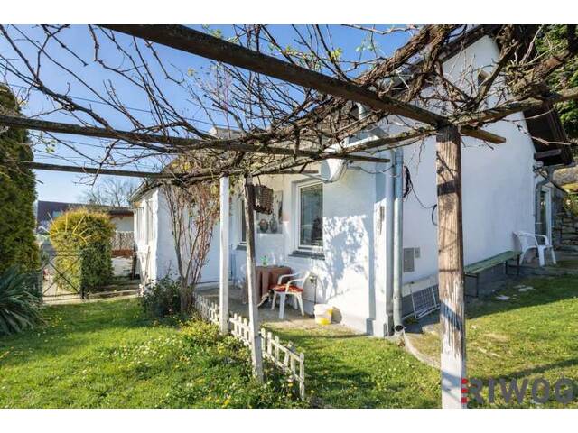 Immobilie in Wöllersdorf - ENTZÜCKENDES KLEINFAMILIENHAUS MIT WEINKELLER / SCHÖNER GARTEN MIT TERRASSE, GRILLHÜTTE UND SCHUPFEN / VIEL POTENZIAL / RUHIGE SIEDLUNGSLAGE - Bild 0