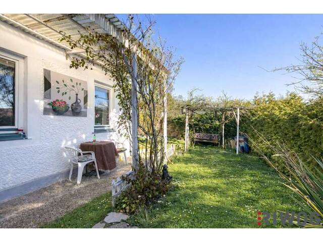 Immobilie in Wöllersdorf - ENTZÜCKENDES KLEINFAMILIENHAUS MIT WEINKELLER / SCHÖNER GARTEN MIT TERRASSE, GRILLHÜTTE UND SCHUPFEN / VIEL POTENZIAL / RUHIGE SIEDLUNGSLAGE - Bild 1