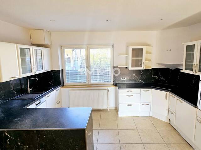 Immobilie in Laxenburg - Geräumige, moderne 4-Zimmer-Wohnung mit zwei Bädern und großer Küche im Zentrum von Laxenburg - Bild 0