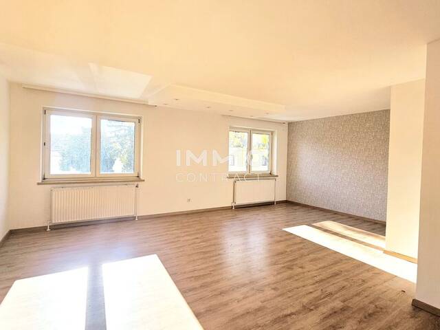 Immobilie in Laxenburg - Geräumige, moderne 4-Zimmer-Wohnung mit zwei Bädern und großer Küche im Zentrum von Laxenburg - Bild 1