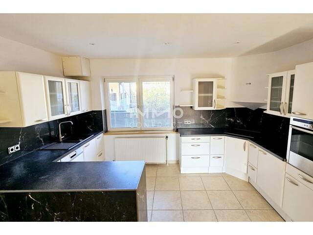 Immobilie in Laxenburg - Geräumige, moderne 4-Zimmer-Wohnung mit zwei Bädern und großer Küche im Zentrum von Laxenburg - Bild 3