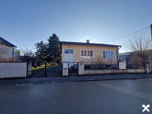 Immobilie in Absdorf - LIEBEVOLLER, KLEINER BUNGALOW IDEAL FÜR 2-3 PERSONEN MIT HERRLICHEM GARTEN SAMT ALTBAUMBESTAND IN BESTER ZENTRUMSNAHER WOHNLAGE - Bild 0