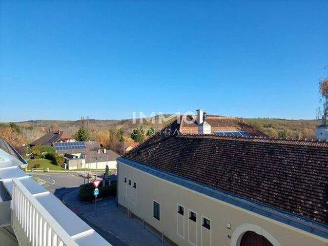 Immobilie in Ulrichskirchen - Exklusiver Blick in die Weinberge - DG-Terrassen-Trau + inklusive Garagenstellplatz - Bild 2