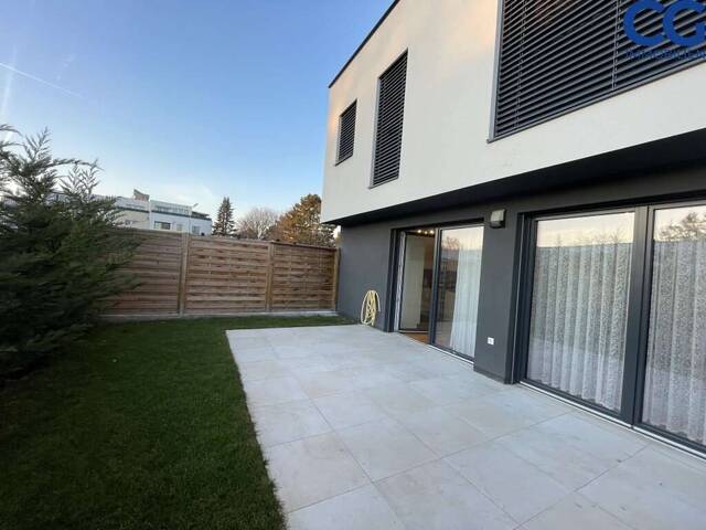 Immobilie in Schwadorf - Stilvolles Reihenhaus mit 4 Zimmer und 2 KFZ-Stellplätzen - Bild 0