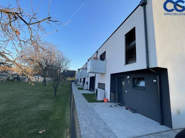 Immobilie in Schwadorf - Stilvolles Reihenhaus mit 4 Zimmer und 2 KFZ-Stellplätzen - Bild 1