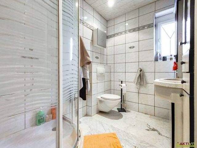 Immobilie in Großlobming - Charmantes Einfamilienhaus mit Garten und Garage in Großlobming. - Bild 2