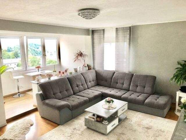 Immobilie in Gmunden - Sonnige 3-Zimmer-Wohnung mit Blick auf das umliegende Gebirge - Bild 0