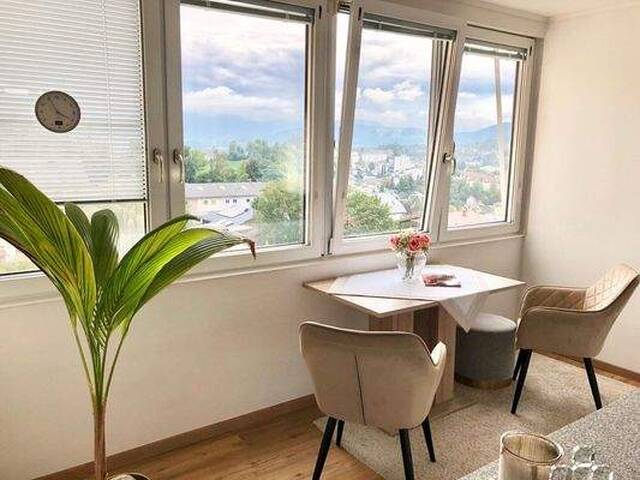 Immobilie in Gmunden - Sonnige 3-Zimmer-Wohnung mit Blick auf das umliegende Gebirge - Bild 2