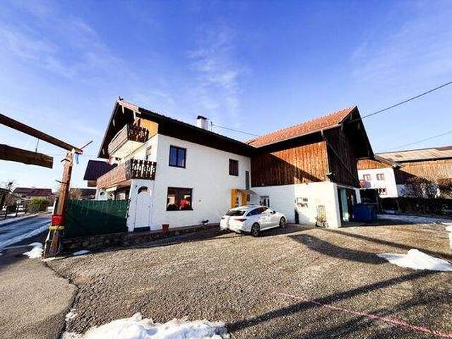 Immobilie in Perwang am Grabensee - Charmantes Wohn- und Reiterensemble auf ca. 5.270 m² - Ihr privates Refugium im Seenland - Bild 1