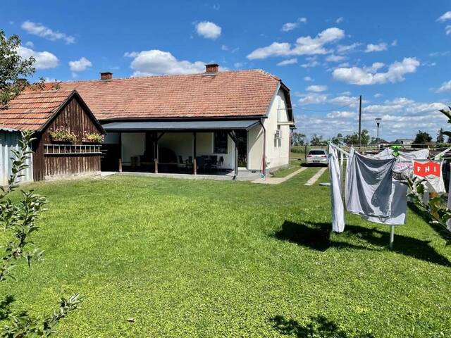Immobilie in Rutzendorf - Renoviertes 3 Zimmer Einfamilienhaus mit Überdachter Terrasse, 2 Autoabstellplätzen & Klimaanlage Nähe Stadtgrenze Wien/Groß Enzersdorf - Bild 0