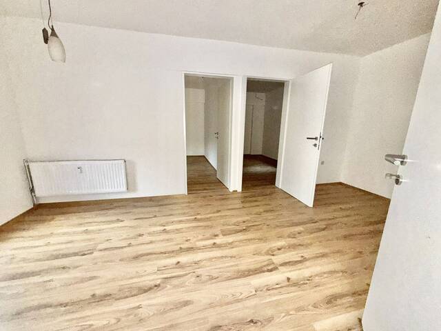 Immobilie in Lambach - Charmante, renovierte 3-Zimmer-Wohnung mit Einbauküche - sofort bezugsbereit! - Bild 0