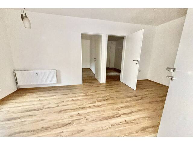 Immobilie in Lambach - Charmante, renovierte 3-Zimmer-Wohnung mit Einbauküche - sofort bezugsbereit! - Bild 3