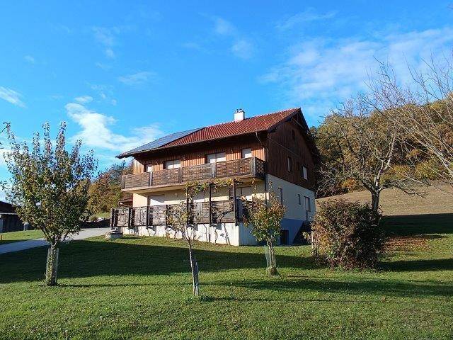 Immobilie in Kukmirn - 1,8 ha arrondierte Grundfläche, 5 Grundstücke, 1 komfortabler, vielseitiger, hochwertiger Neubau im sonnigen Südburgenland - für ein Leben und Arbeiten im Grünen - Bild 0