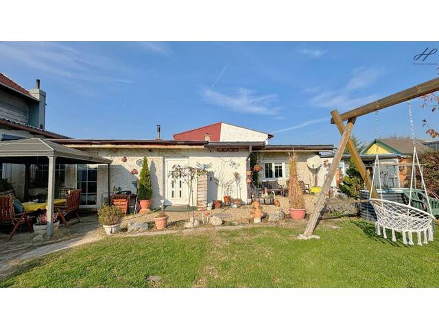 Immobilie in Zillingdorf-Bergwerk - Gemütlicher Bungalow mit traumhaftem Garten - 5 Minuten Fußweg zum Bergwerk Badesee! - Bild 0