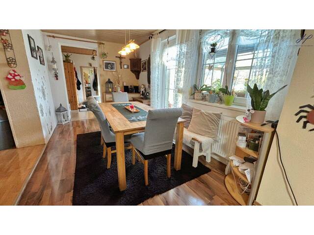 Immobilie in Zillingdorf-Bergwerk - Gemütlicher Bungalow mit traumhaftem Garten - 5 Minuten Fußweg zum Bergwerk Badesee! - Bild 3