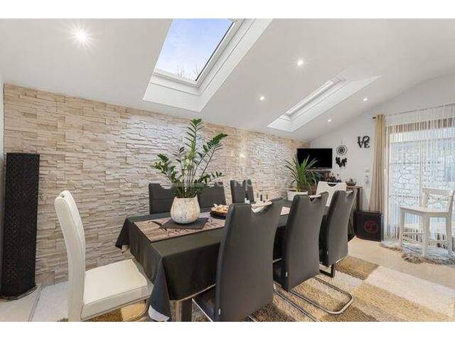 Immobilie in Forchtenstein - NATUR - RUHE - HERRLICHER AUSBLICK - Zwei Häuser, großer Garten, Doppelgarage! - Bild 4