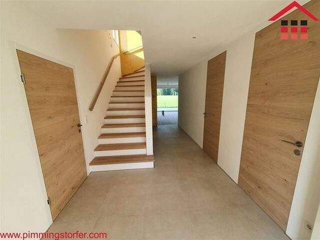 Immobilie in St. Lorenz - Exklusives Reihenhaus mit Badeplatz am Mondsee - Bild 2