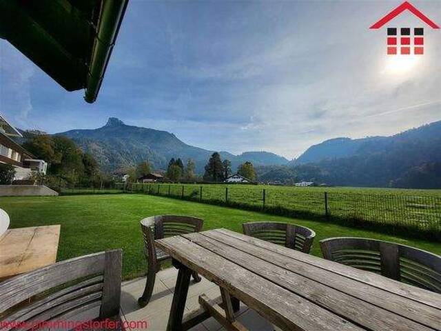 Immobilie in St. Lorenz - Historische Villa am Mondsee mit Badeplatz - Bild 1