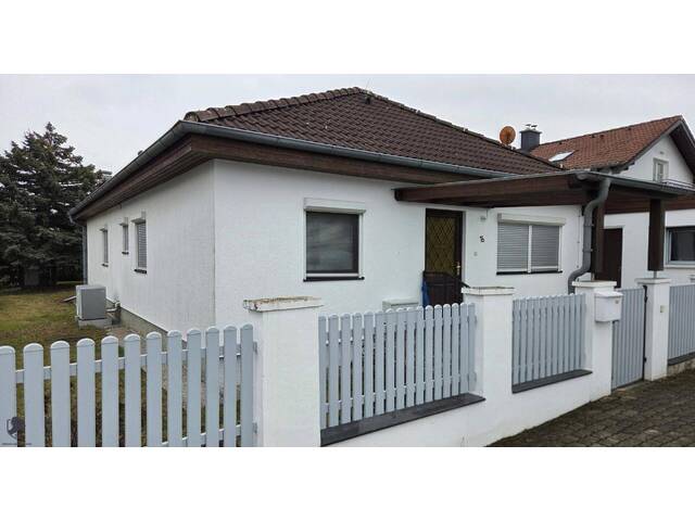 Immobilie in Steinbrunn - Einfamilienhaus nahe dem Badesee Steinbrunn – Wohnen mit Lebensqualität - Bild 1