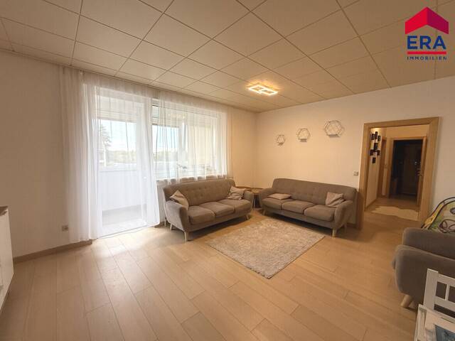 Immobilie in Laa an der Thaya - Neuer Preis: Ankommen & wohlfühlen - Sanierte Eigentumswohnung mit Loggia im Herzen von Laa/ Thaya - Bild 0