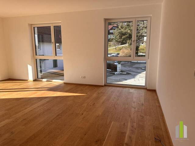 Immobilie in Pinsdorf - Lichtdurchflutete 4-Zimmer-Terrassenwohnung mit Blick ins Grüne - Bild 0