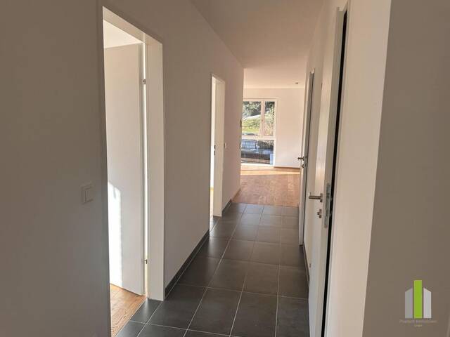 Immobilie in Pinsdorf - Lichtdurchflutete 4-Zimmer-Terrassenwohnung mit Blick ins Grüne - Bild 2