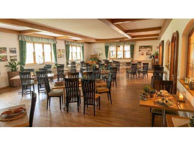 Immobilie in Hernstein - Neuer Preis! Imposantes Wohnobjekt mit insgesamt ca. 640m², großer Panoramaterrasse und Garagen - Bild 4